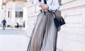 Плиссированная одежда — с чем носить модный look этого года
